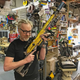 Adam Savage y su nuevo juguete (vía Tested).